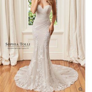 Price drop.Sophia Tolli Aleena Modern Bridal Gown w/ Asymmetrical Tulle Draping